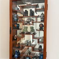 Bacheca con oggettistica