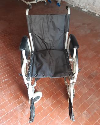 SEDIA A ROTELLE