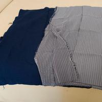 due scampoli di cotone blu