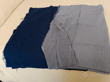due scampoli di cotone blu