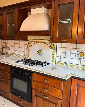 Cucina artigianale - piano in pietra lavica a mano