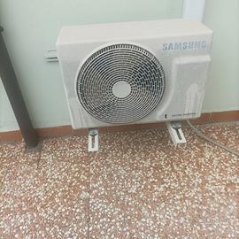 Sedia a dondolo, Condizionatore, Tavolo, Comò