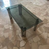 Tavolino in vetro e acciaio dal design moderno