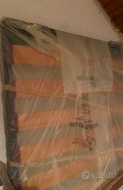 Rete/struttura metallica con foghe in legno