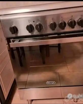 Cucina a gas con forno ventilato DeLonghi 