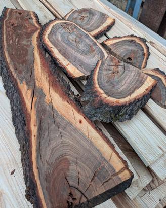 Decorazioni in Legno di Mandorlo