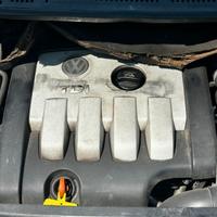 VOLKSWAGEN TOURAN motore usato BKD
