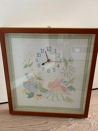 Orologio ricamato a mano da parete