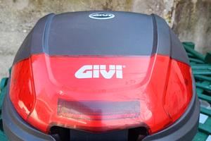 Bauletto givi 30L con piastra 