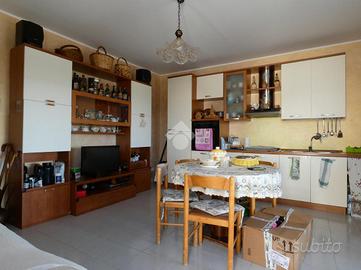 2 LOCALI A POLICORO