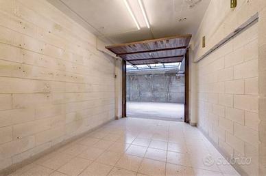 Box / Garage di 16 m² a Buccinasco