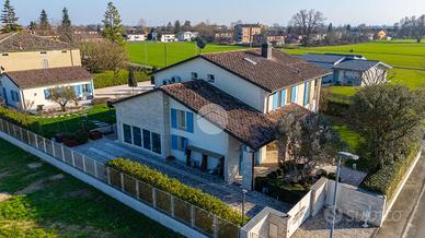 VILLA SINGOLA A POVIGLIO