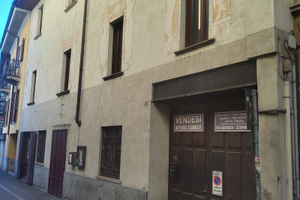 Intero stabile in centro storico Intra +giardino