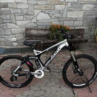 MTB Scott Genius LT da 26 taglia

M