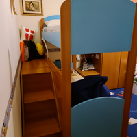 Letto a castello + scala e pedana a contenitore