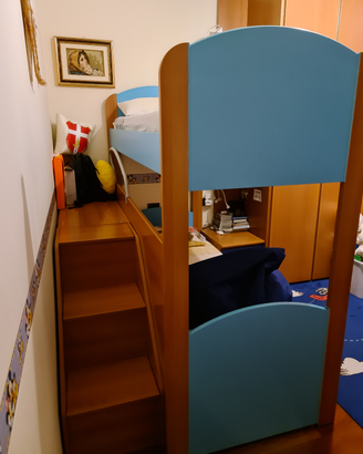 Letto a castello + scala e pedana a contenitore
