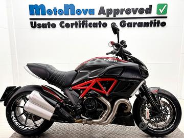 Ducati Diavel 1200 CARBON RED - MOTONOVA