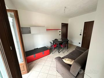 Bilocale arredato con garage e ascensore