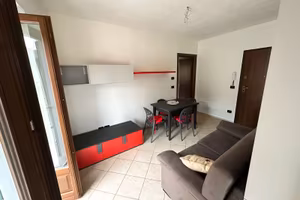 Bilocale arredato con garage e ascensore