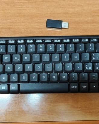 tastiera Logitech k220 + mouse wireless 