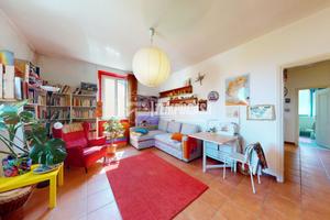 QUADRILOCALE IN BIFAMILIARE CON POSTO AUTO