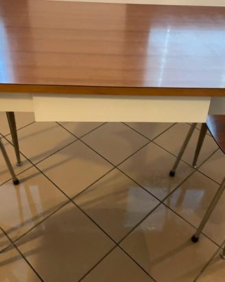 Tavolo vintage completo di 4 sedie