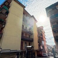 5 vani luminoso con ampio terrazzo soprastante