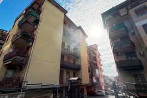 5 vani luminoso con ampio terrazzo soprastante