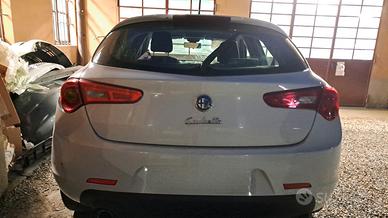 Alfa Giulietta incidentata