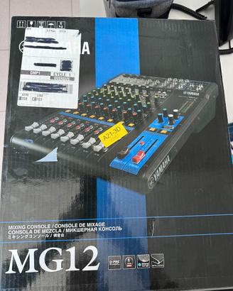 Mixer / Mixing Console Yamaha MG12