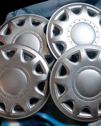 QUATTRO COPRIRUOTA per AUTO IN PLASTICA