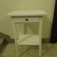 comodino ikea Hemnes