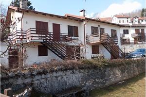 Bifamiliare indipendente con giardino e garage