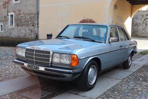 Mercedes-benz 200 Mercedes W123 48.000KM da Museo!