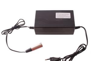 Caricabatterie monopattino elettrico 48 Volt 1.8 A