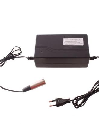 Caricabatterie monopattino elettrico 48 Volt 1.8 A