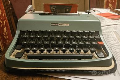 Macchina da scrivere Olivetti Lettera 32