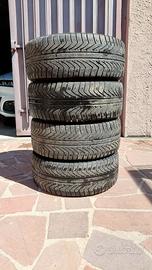 Set cerchi in lega con pneumatici 205/50 R16