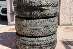 Set cerchi in lega con pneumatici 205/50 R16