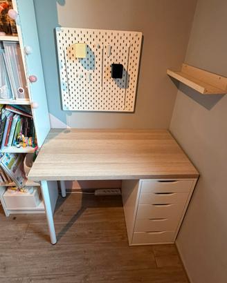Scrivania con cassettoni ikea LAGKAPTEN / ALEX