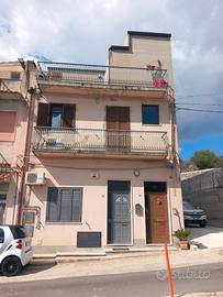 Luminoso e Ampio Appartamento su due livelli