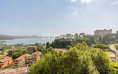 Trilocale con ascensore e vista lago con garage