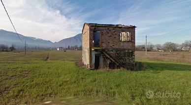 Rudere+terreno 1 km dal confine S. Giorgio a L