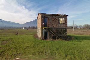 Rudere+terreno 1 km dal confine S. Giorgio a L