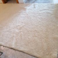 tappeto in lana beige 