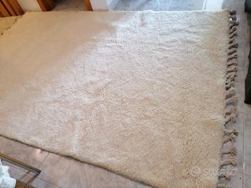 tappeto in lana beige 