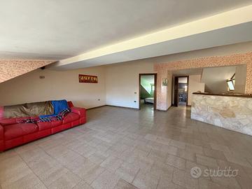 Mansarda con terrazzino - da ristrutturare