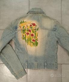giubbino jeans con cerniera e disegno
