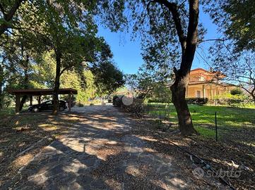 PORZIONE DI BIFAMILIARE A CISTERNA DI LATINA