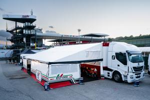 Bilico per trasporto moto con tenda annessa